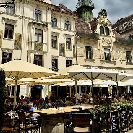 Boho Design Studio - Historic City Center With Free Parking & Aircon By Hero Homes Graz Kültér fotó