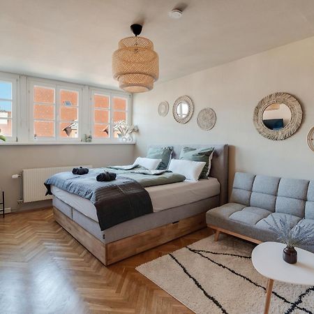 Boho Design Studio - Historic City Center With Free Parking & Aircon By Hero Homes Graz Kültér fotó