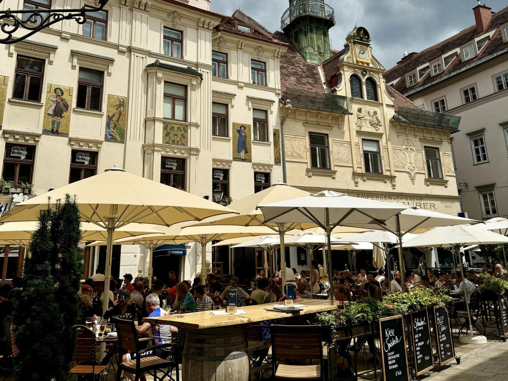 Boho Design Studio - Historic City Center With Free Parking & Aircon By Hero Homes Graz Kültér fotó