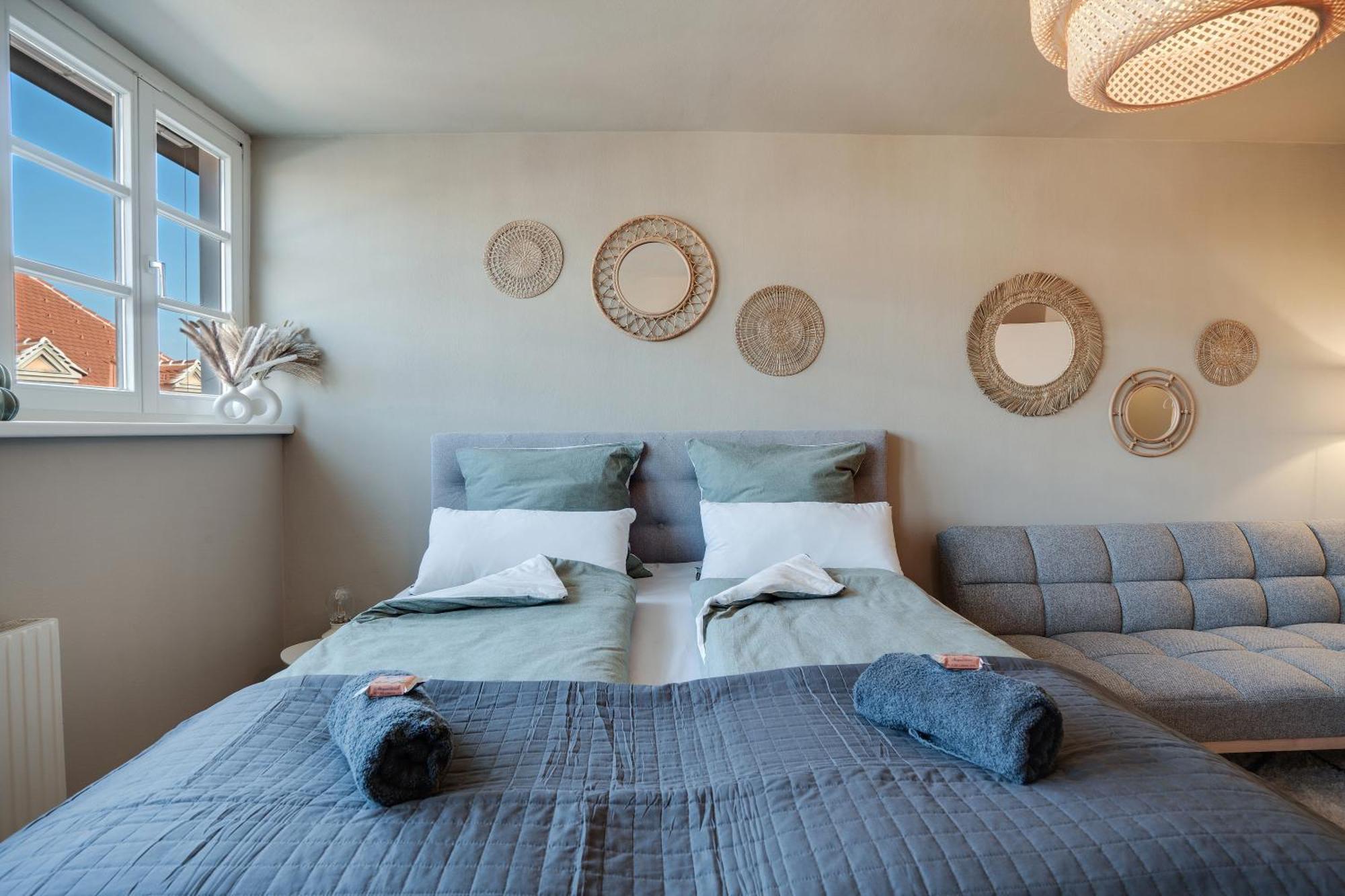 Boho Design Studio - Historic City Center With Free Parking & Aircon By Hero Homes Graz Kültér fotó