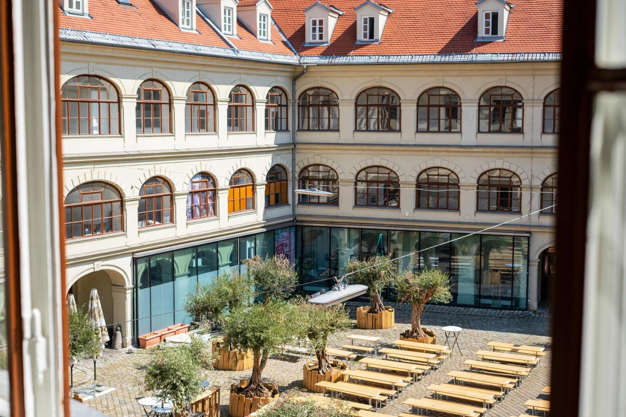 Boho Design Studio - Historic City Center With Free Parking & Aircon By Hero Homes Graz Kültér fotó