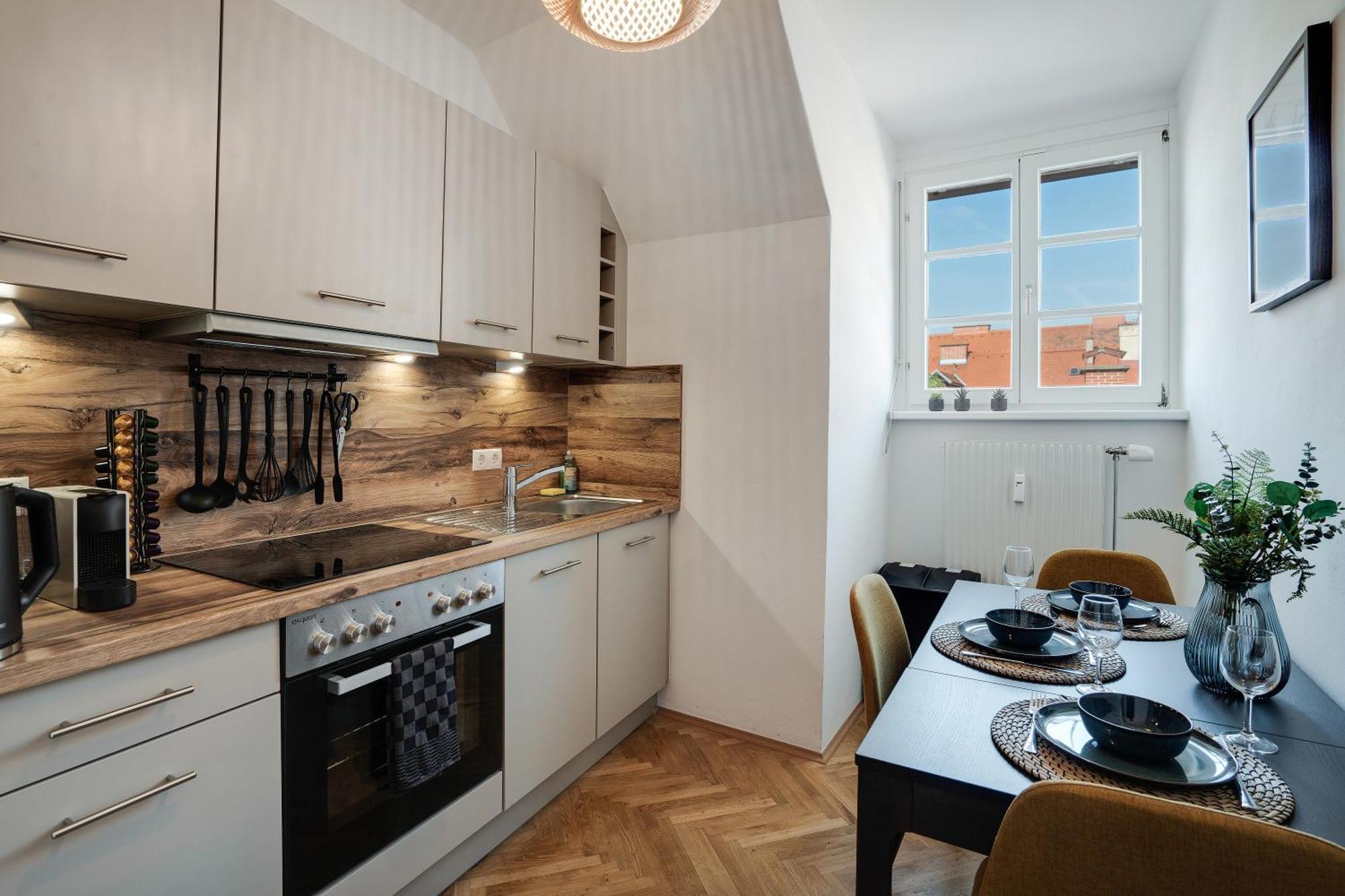 Boho Design Studio - Historic City Center With Free Parking & Aircon By Hero Homes Graz Kültér fotó