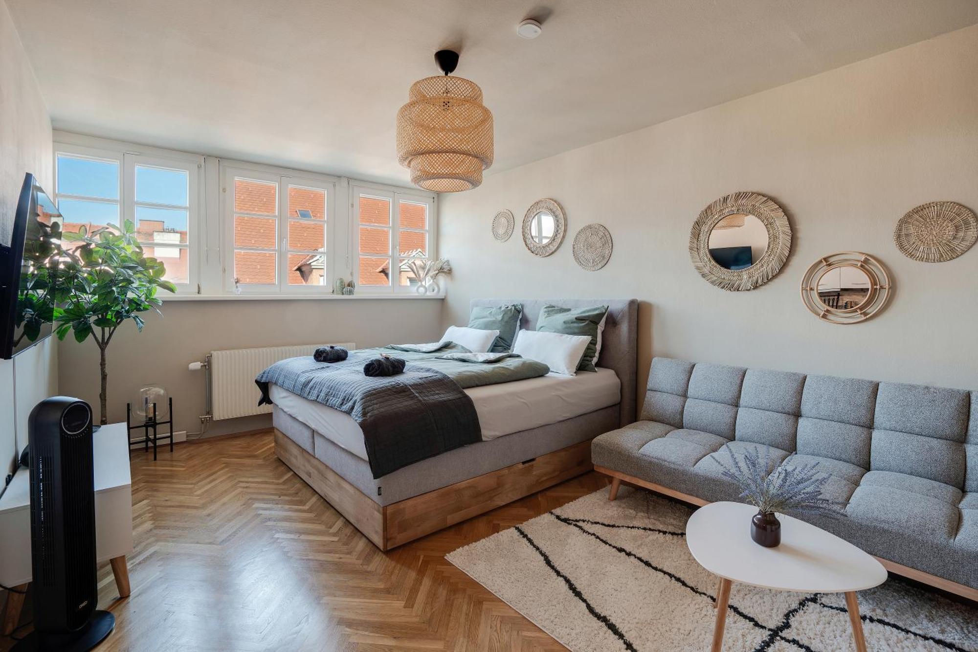 Boho Design Studio - Historic City Center With Free Parking & Aircon By Hero Homes Graz Kültér fotó