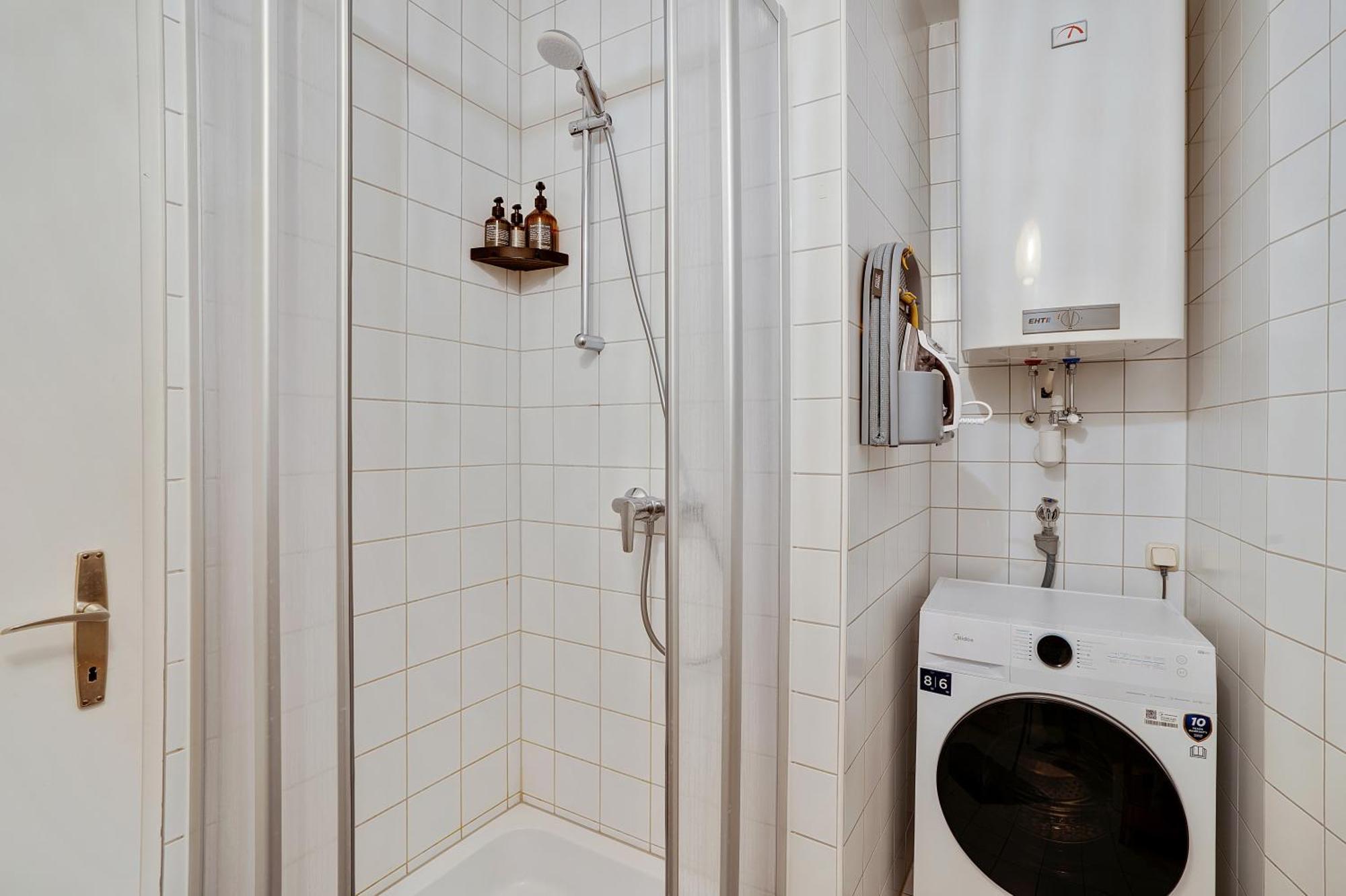 Boho Design Studio - Historic City Center With Free Parking & Aircon By Hero Homes Graz Kültér fotó