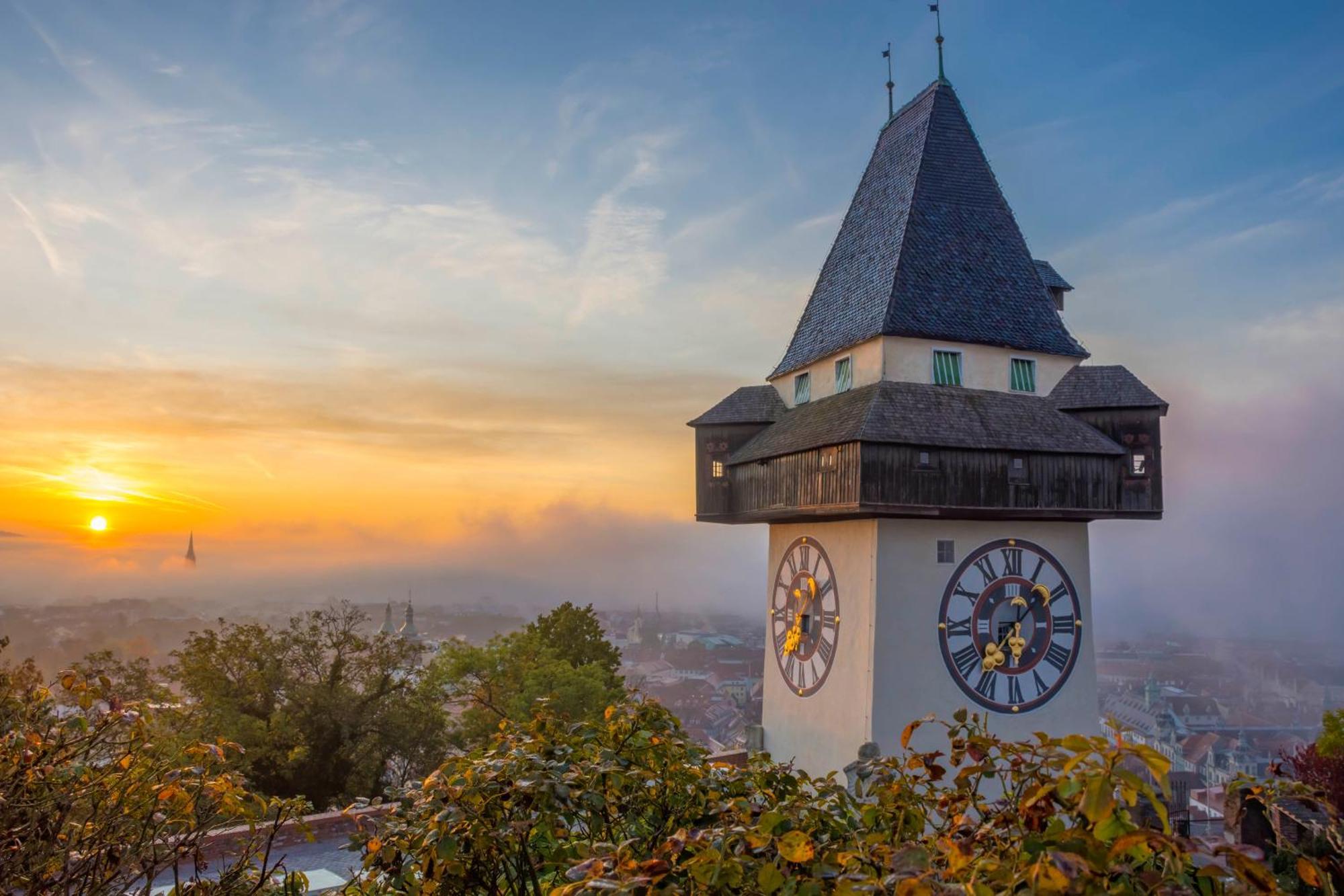 Boho Design Studio - Historic City Center With Free Parking & Aircon By Hero Homes Graz Kültér fotó