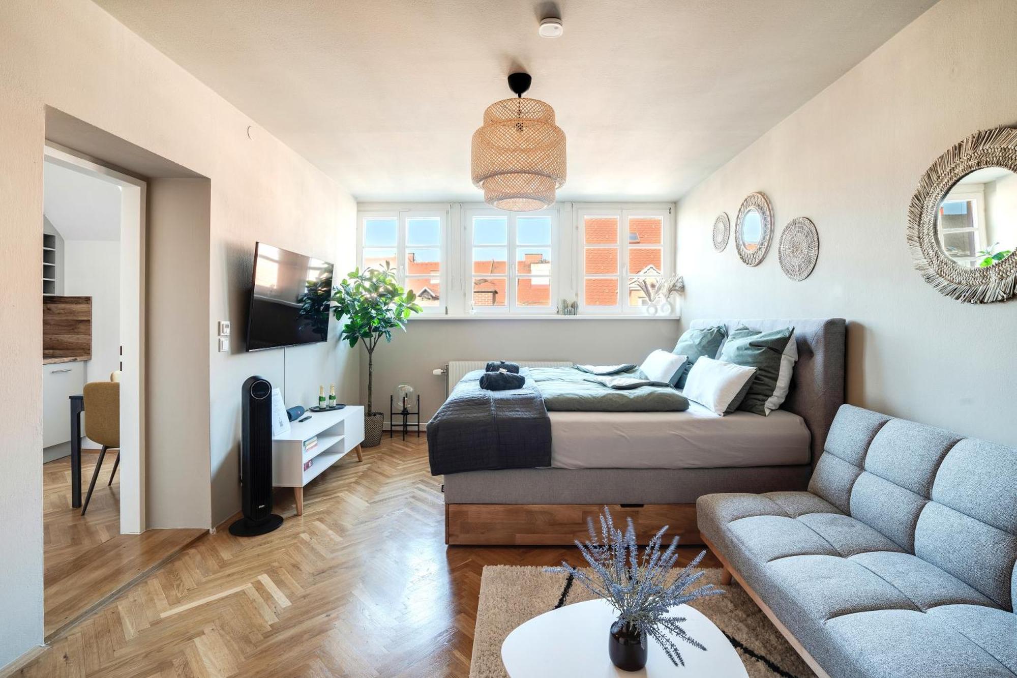 Boho Design Studio - Historic City Center With Free Parking & Aircon By Hero Homes Graz Kültér fotó